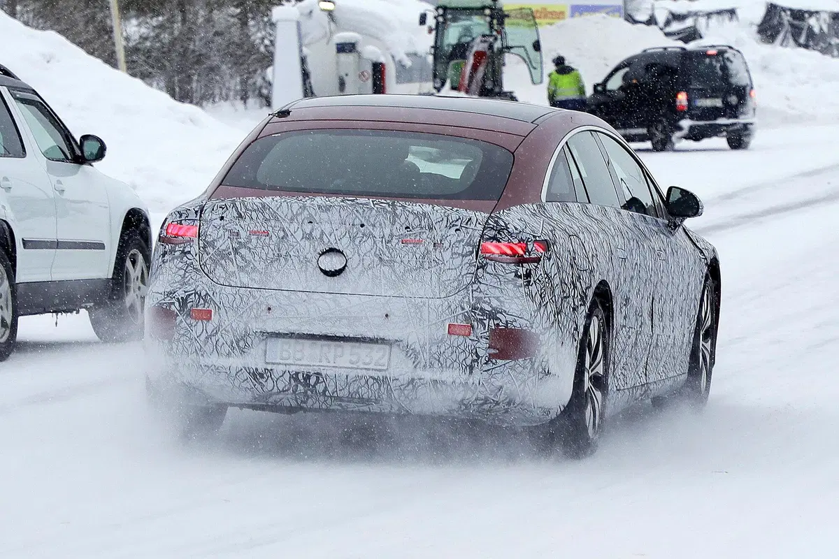 Mercedes EQS, le foto spia (13)