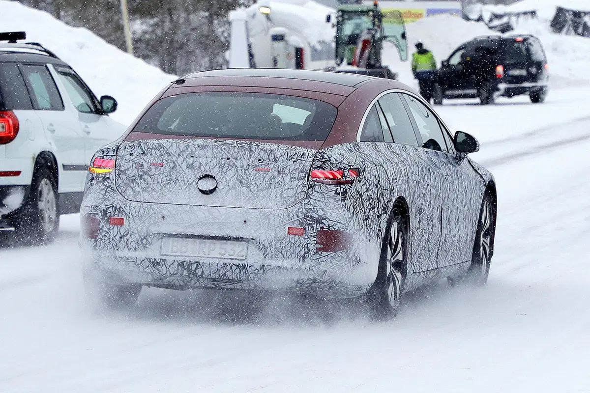 Mercedes EQS, le foto spia (14)