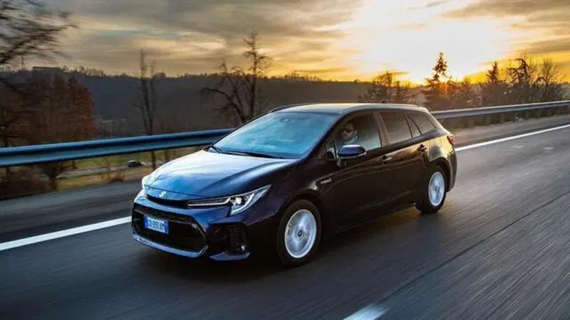 Swace Hybrid: l'auto familiare che mancava a Suzuki [video prova]