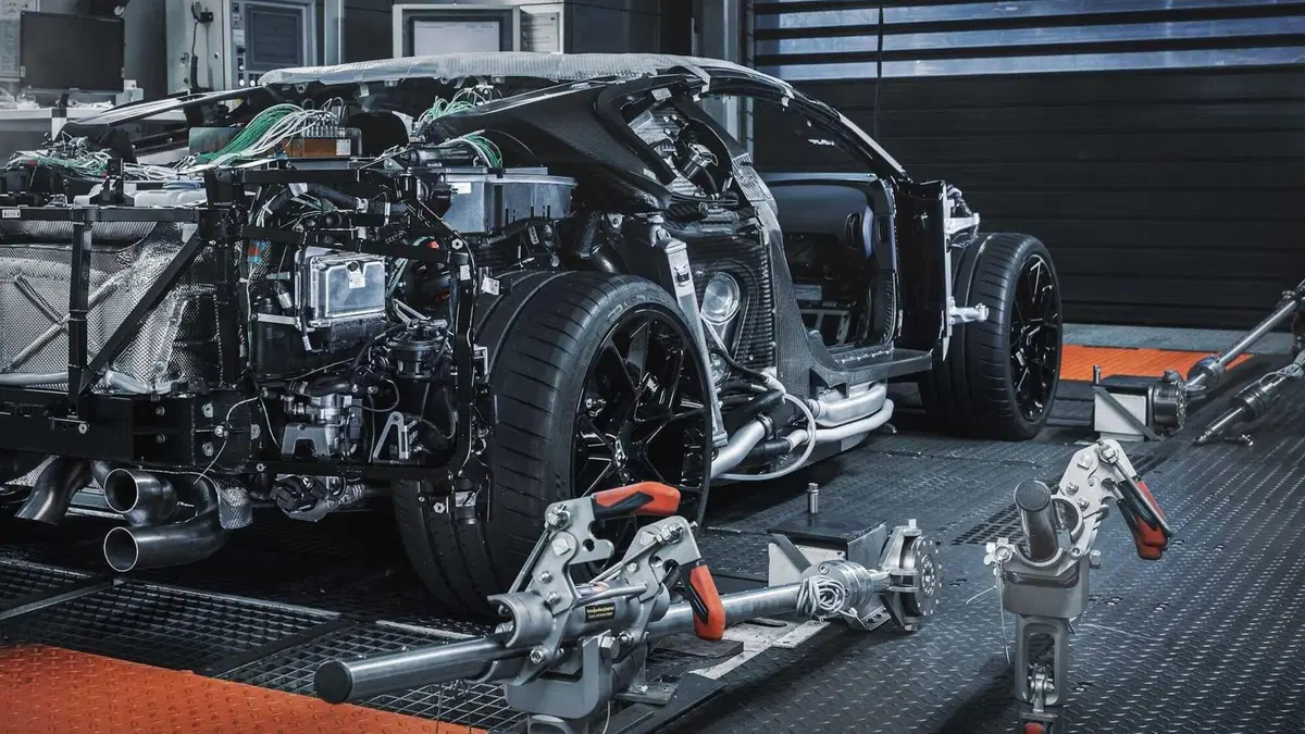Bugatti Centodieci: ecco il prototipo senza veli (4)