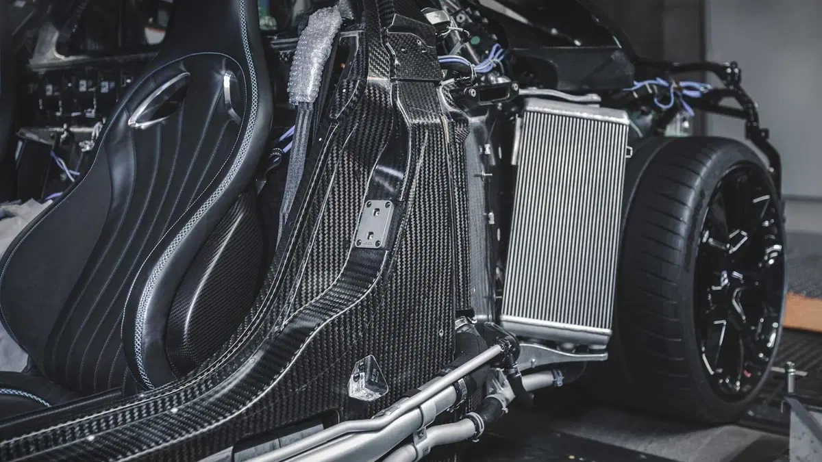 Bugatti Centodieci: ecco il prototipo senza veli (5)