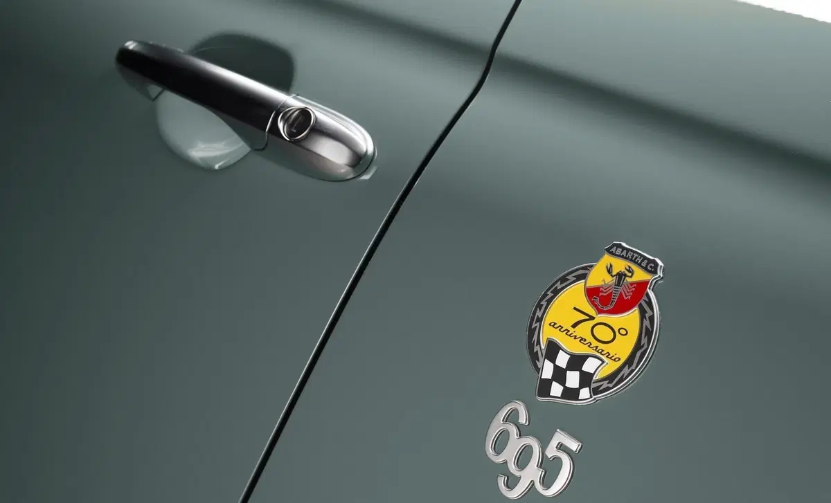 Abarth 695 1.4 t-jet Turismo 180cv auto (15)