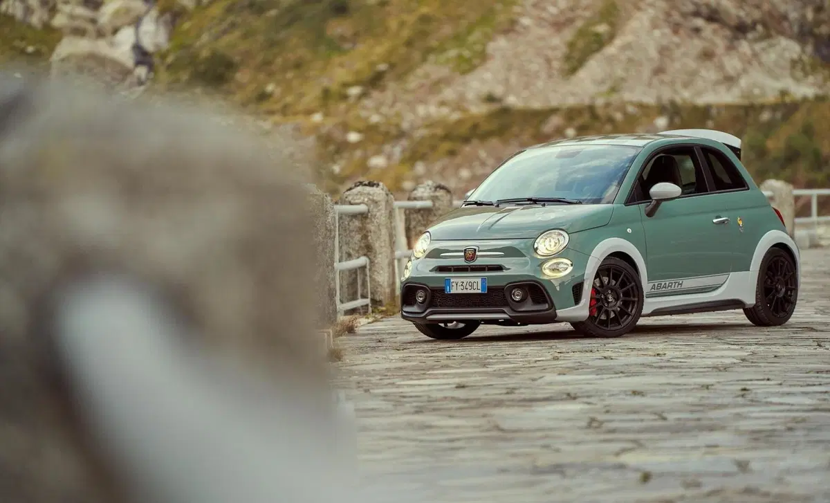 Abarth 695 1.4 t-jet Turismo 180cv auto (21)