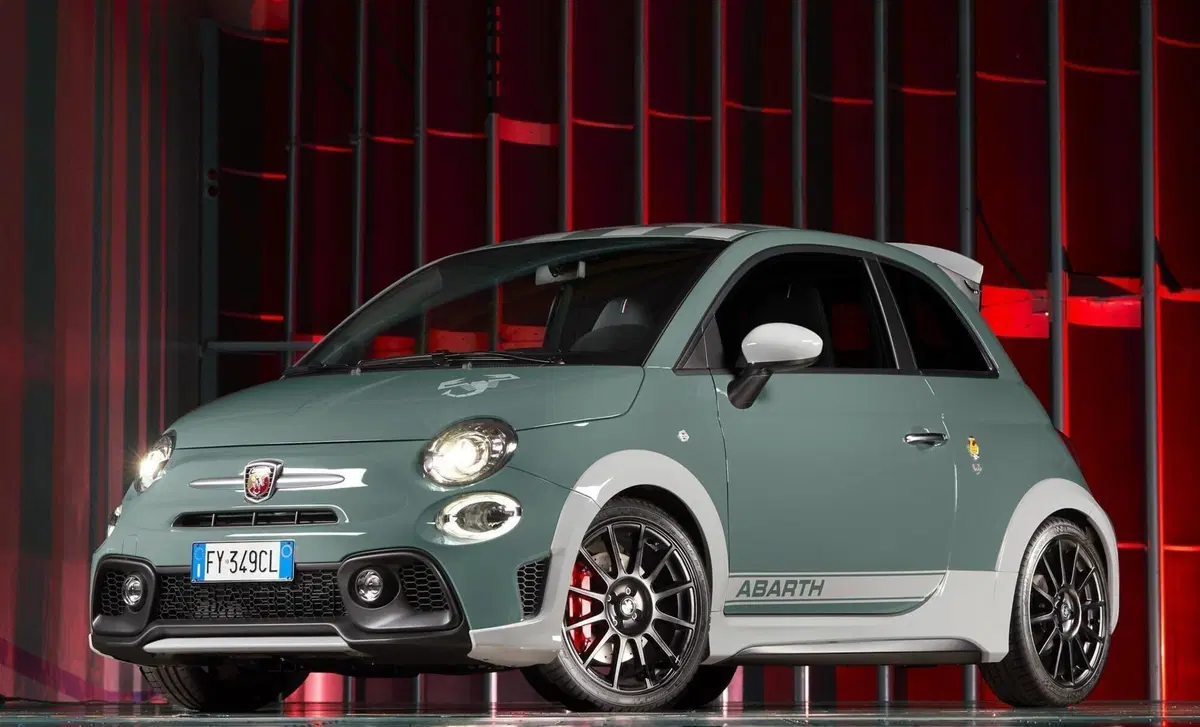 Abarth 695 1.4 t-jet Turismo 180cv auto (10)