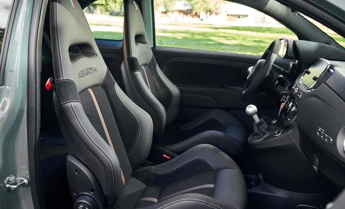 Abarth 695 1.4 t-jet Turismo 180cv auto (11)