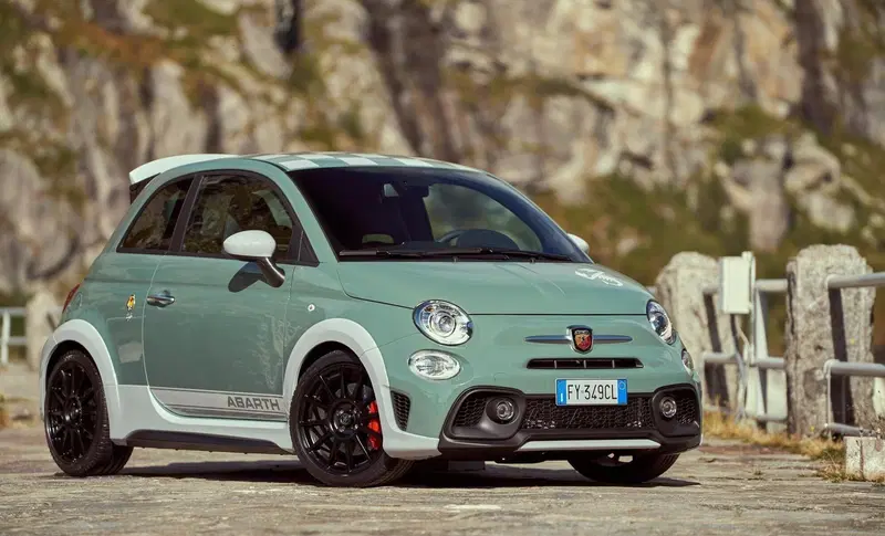 Abarth 695 1.4 t-jet 180cv auto