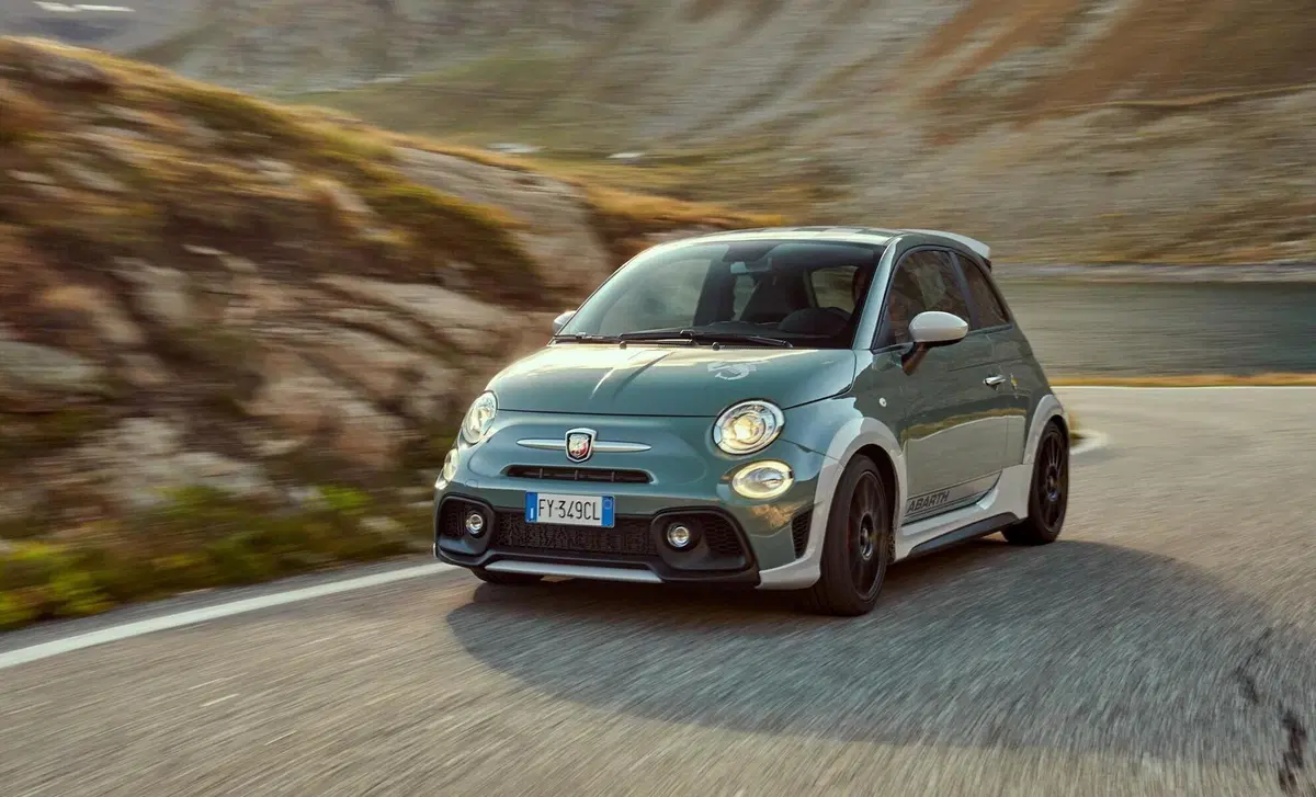 Abarth 695 1.4 t-jet Turismo 180cv auto (17)
