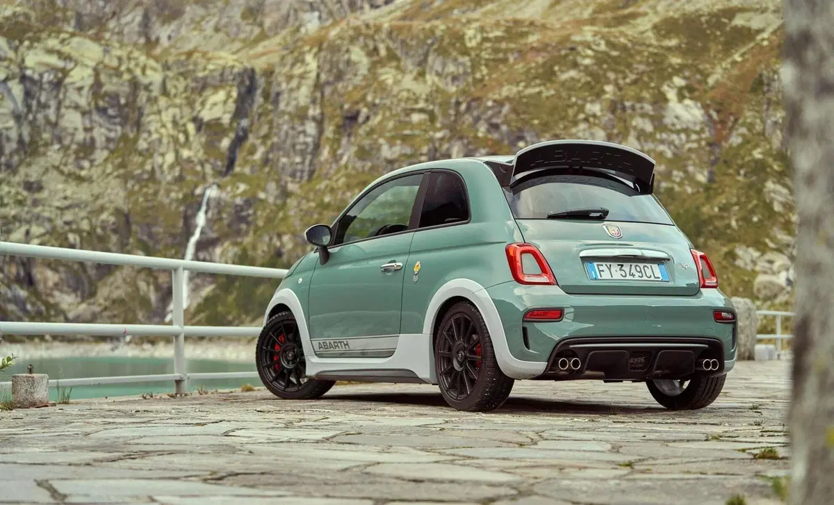 Abarth 695 1.4 t-jet Turismo 180cv auto (7)