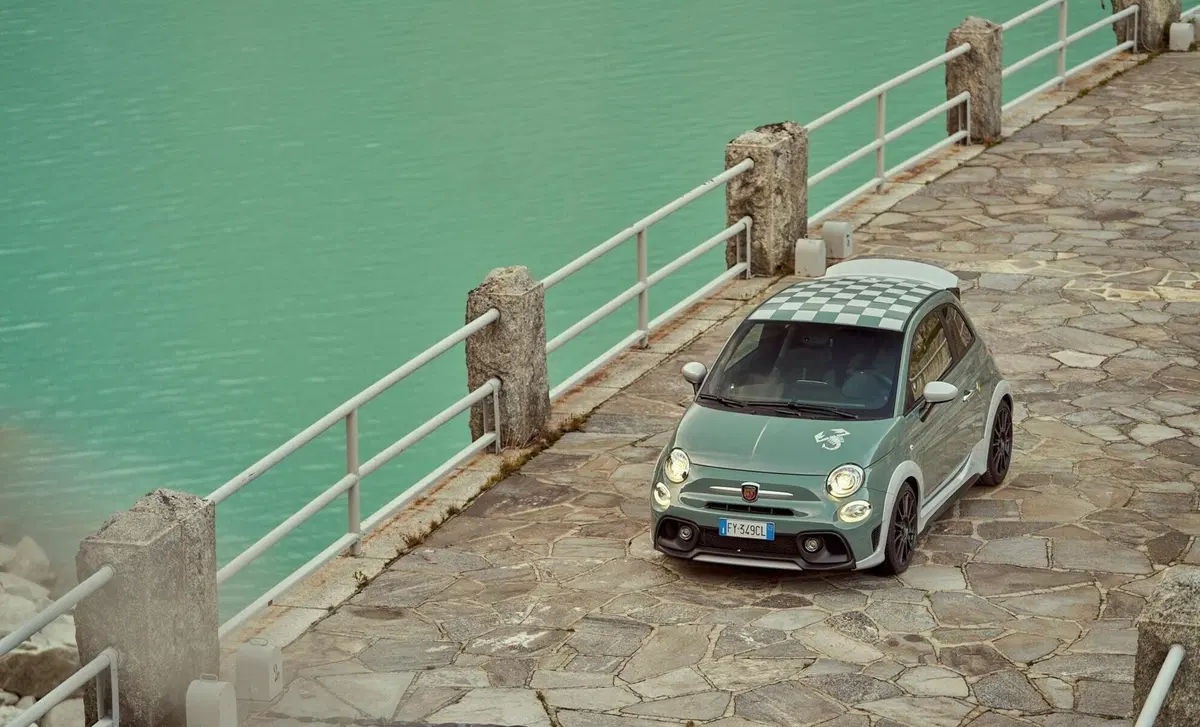 Abarth 695 1.4 t-jet Turismo 180cv auto (22)
