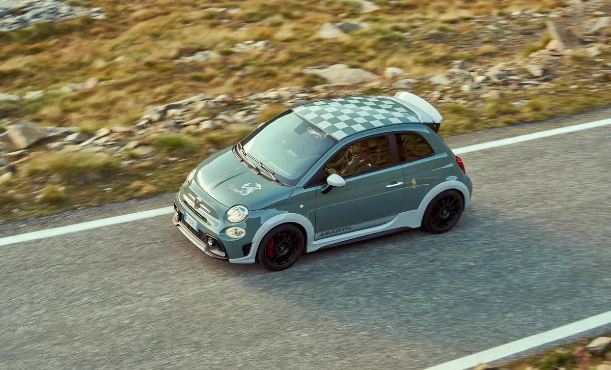 Abarth 695 1.4 t-jet Turismo 180cv auto (14)