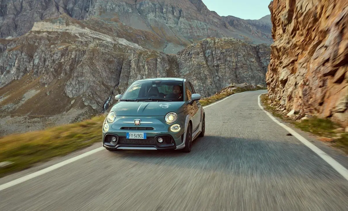 Abarth 695 1.4 t-jet Turismo 180cv auto (6)