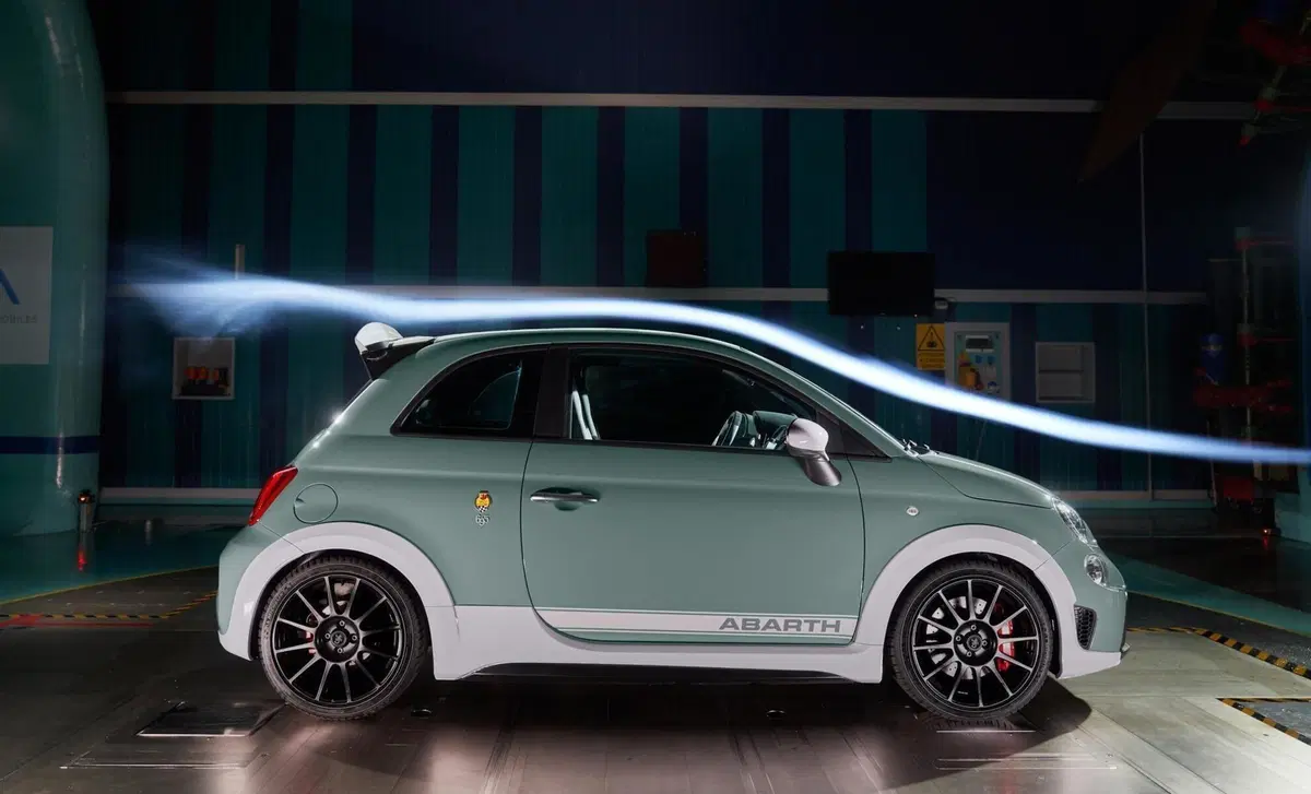 Abarth 695 1.4 t-jet Turismo 180cv auto (2)