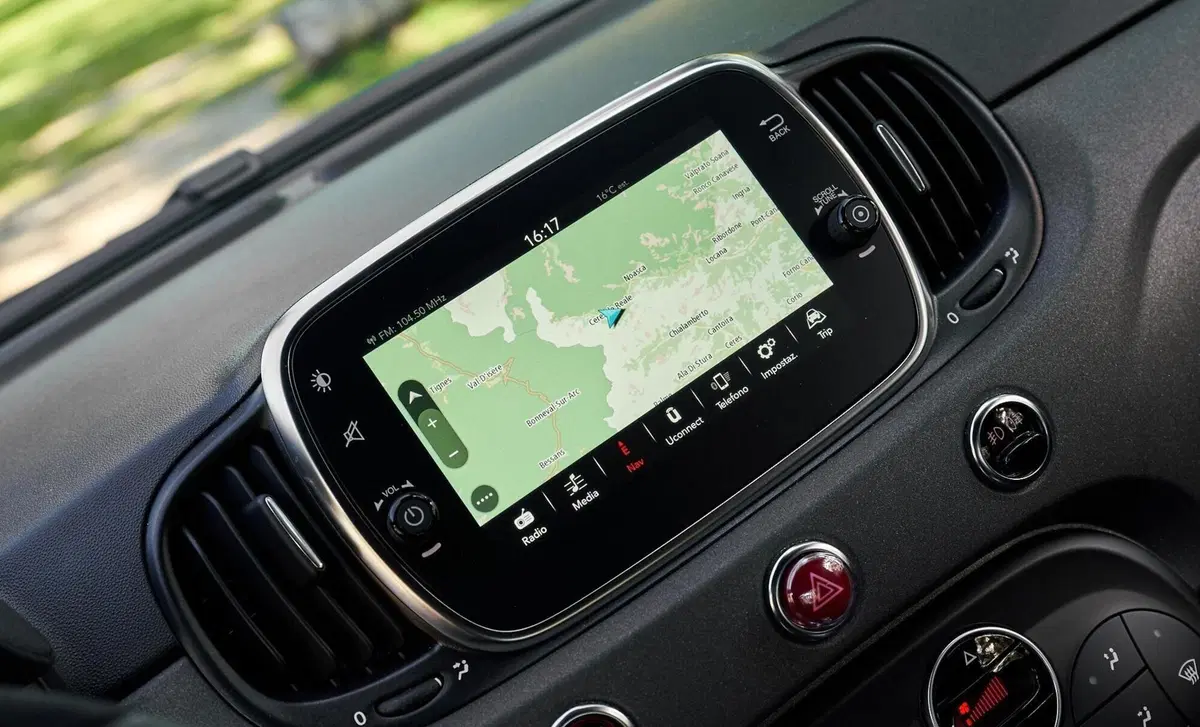 Abarth 695 1.4 t-jet Turismo 180cv auto (12)
