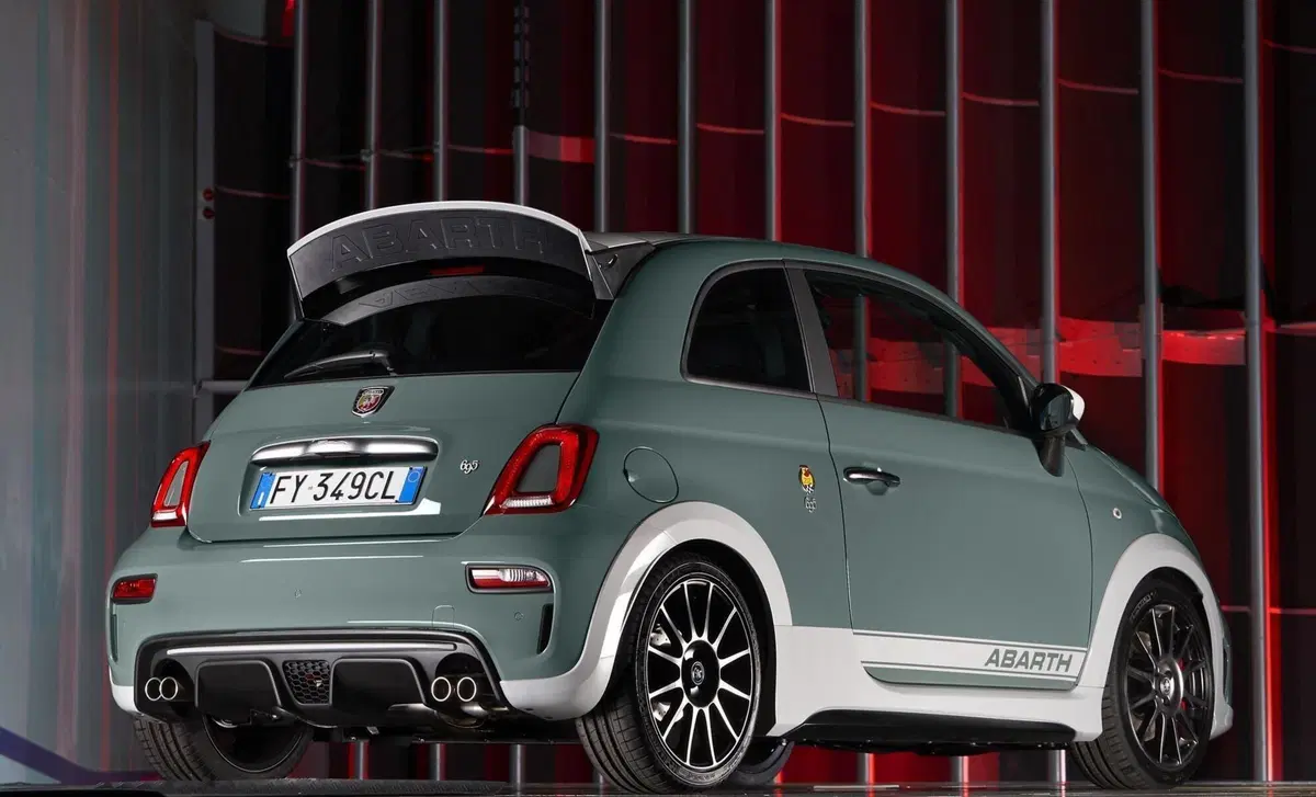 Abarth 695 1.4 t-jet Turismo 180cv auto (4)