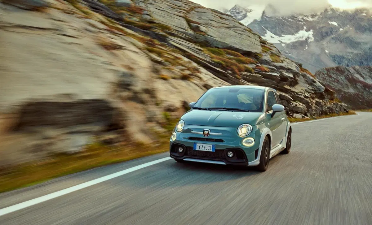 Abarth 695 1.4 t-jet Turismo 180cv auto (23)