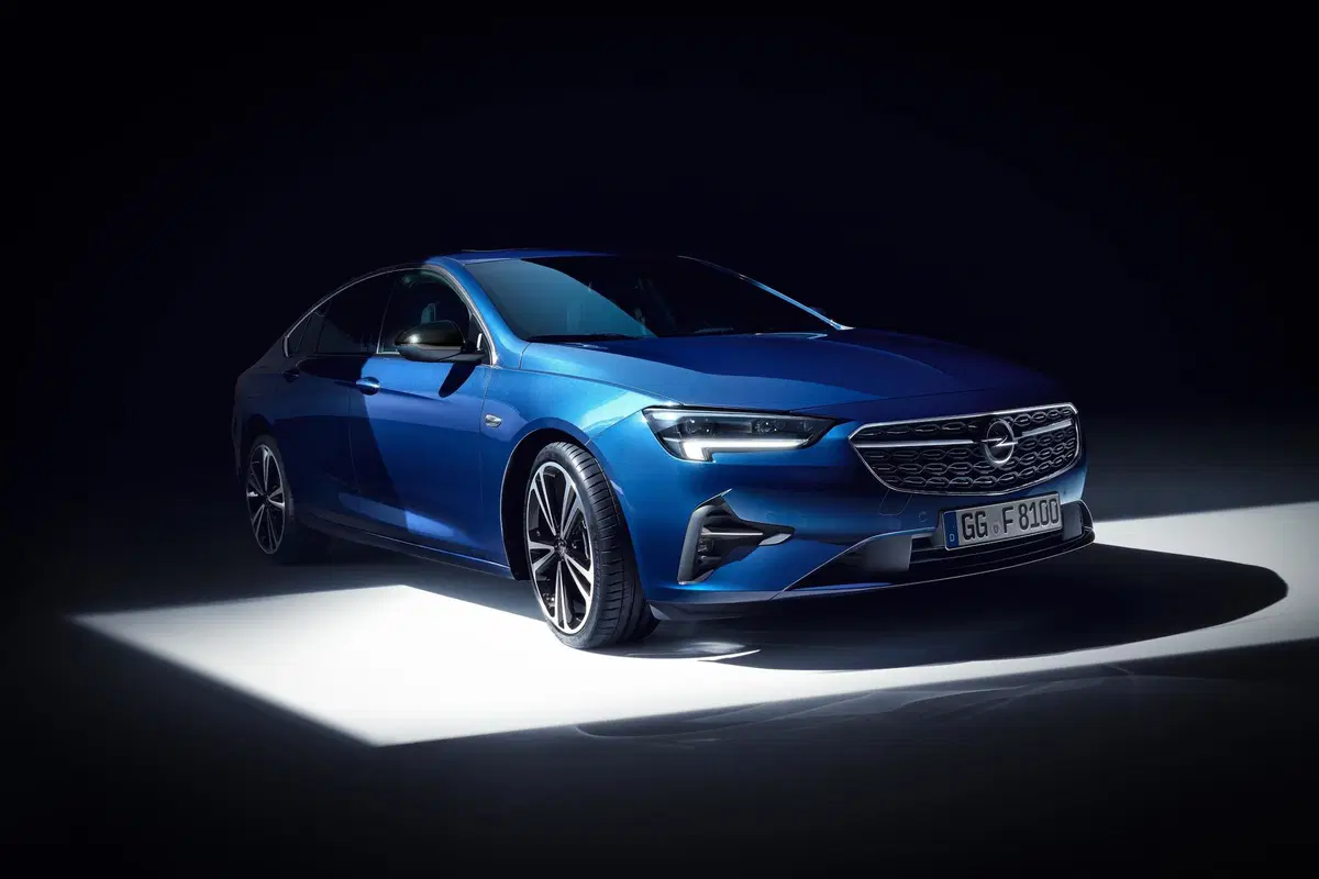 Come “abbagliano” le nuove Opel 2021: prova IntelliLux Led Matrix [video] (3)