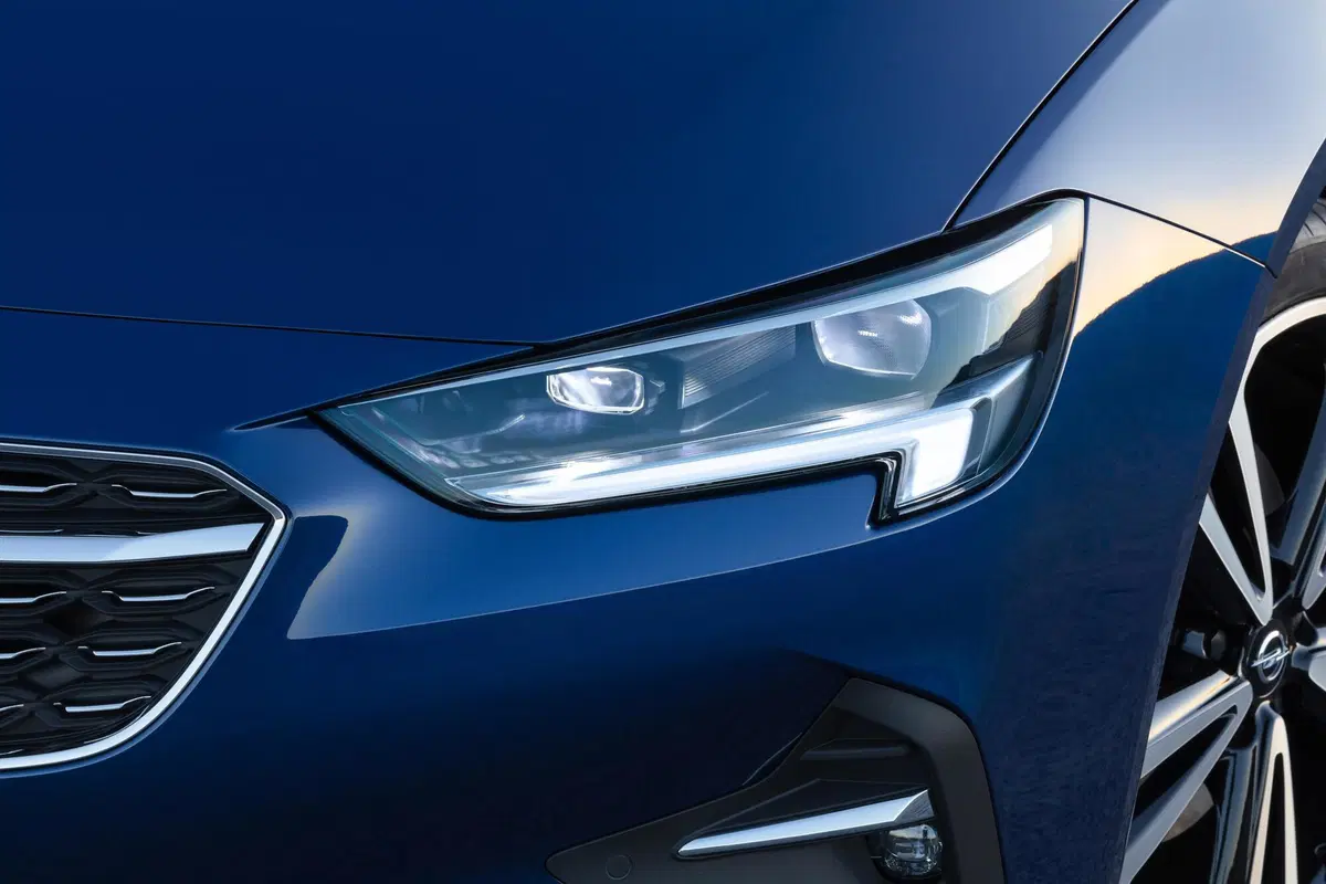 Come “abbagliano” le nuove Opel 2021: prova IntelliLux Led Matrix [video] (4)
