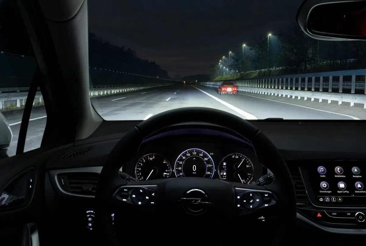 Come “abbagliano” le nuove Opel 2021: prova IntelliLux Led Matrix [video] (7)
