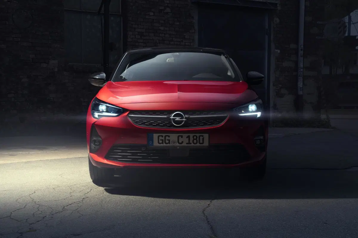 Come “abbagliano” le nuove Opel 2021: prova IntelliLux Led Matrix [video] (9)
