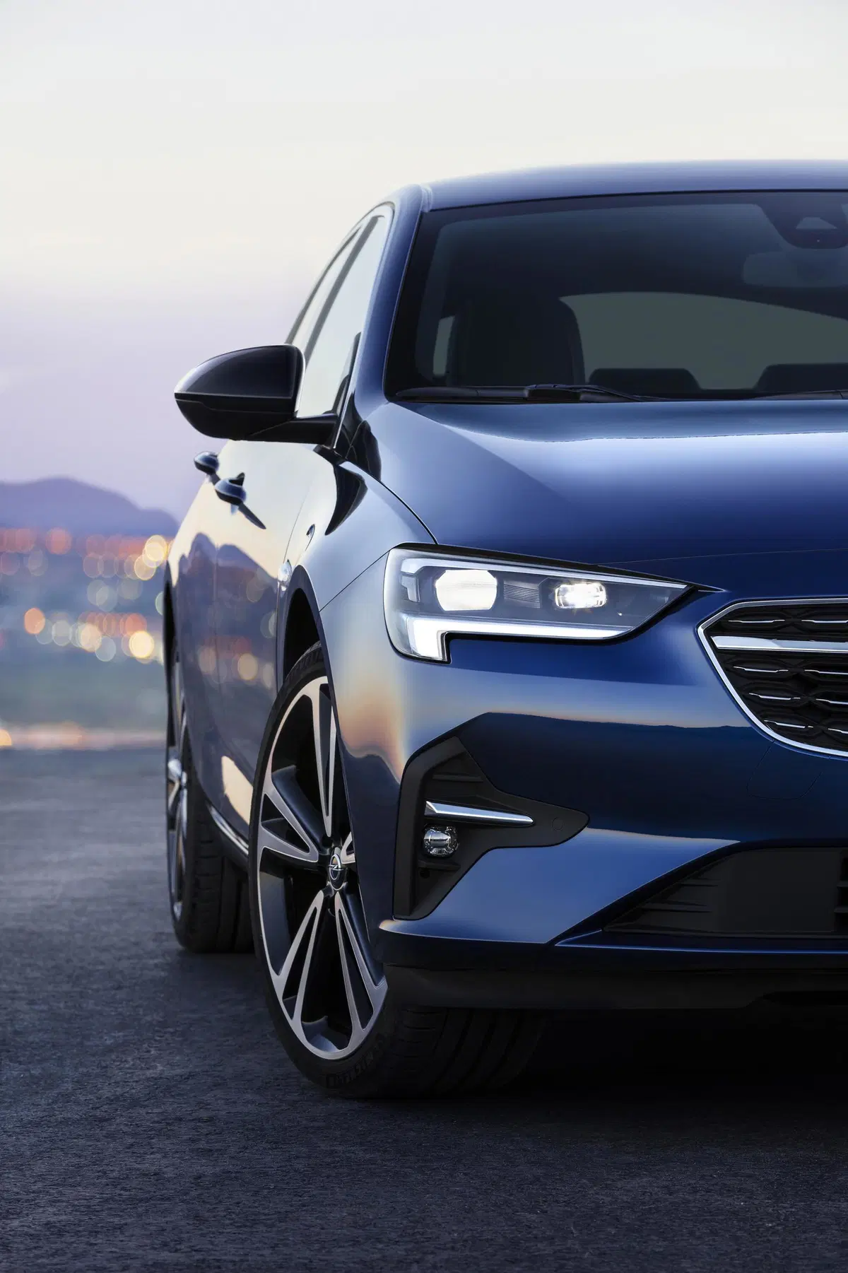 Come “abbagliano” le nuove Opel 2021: prova IntelliLux Led Matrix [video] (10)