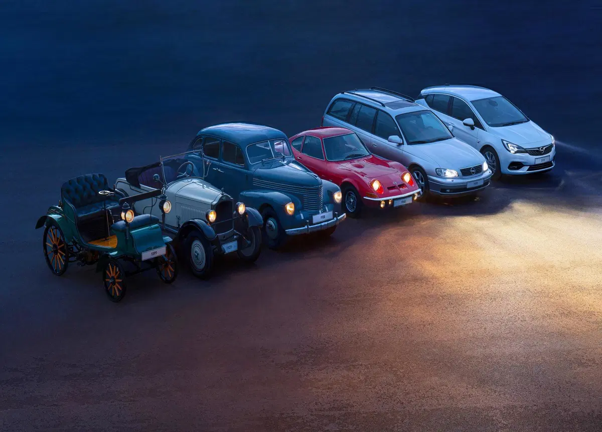 Come “abbagliano” le nuove Opel 2021: prova IntelliLux Led Matrix [video] (13)