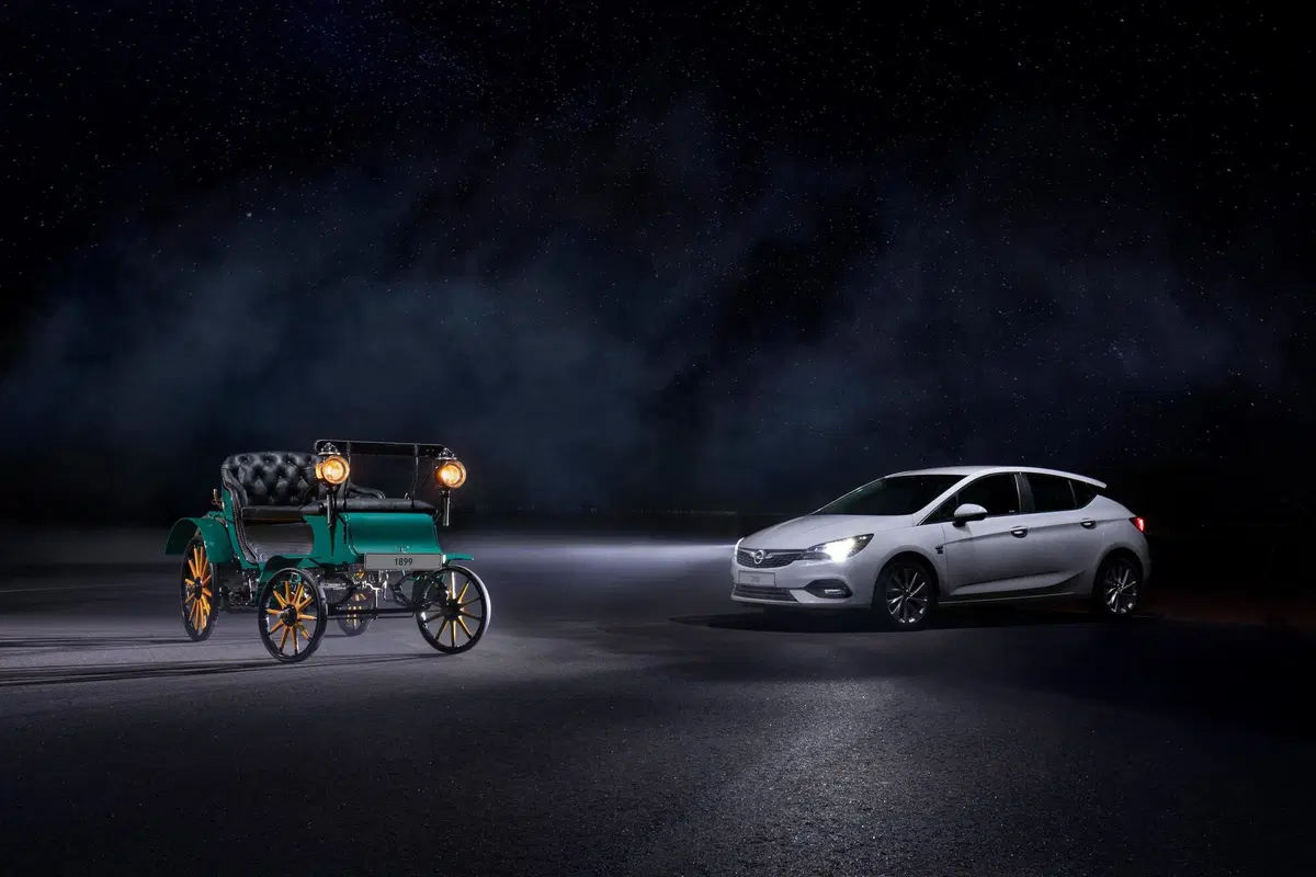 Come “abbagliano” le nuove Opel 2021: prova IntelliLux Led Matrix [video] (16)