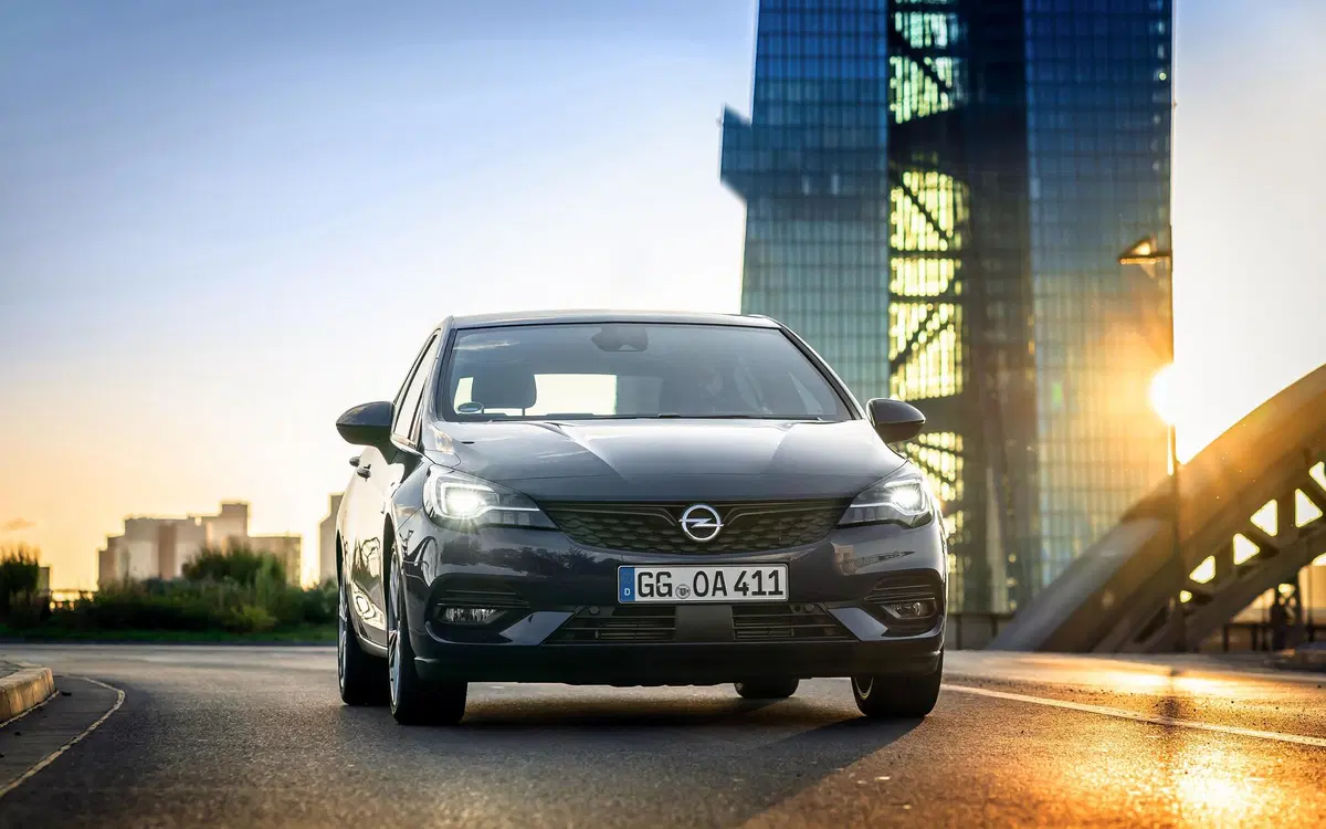 Come “abbagliano” le nuove Opel 2021: prova IntelliLux Led Matrix [video] (15)