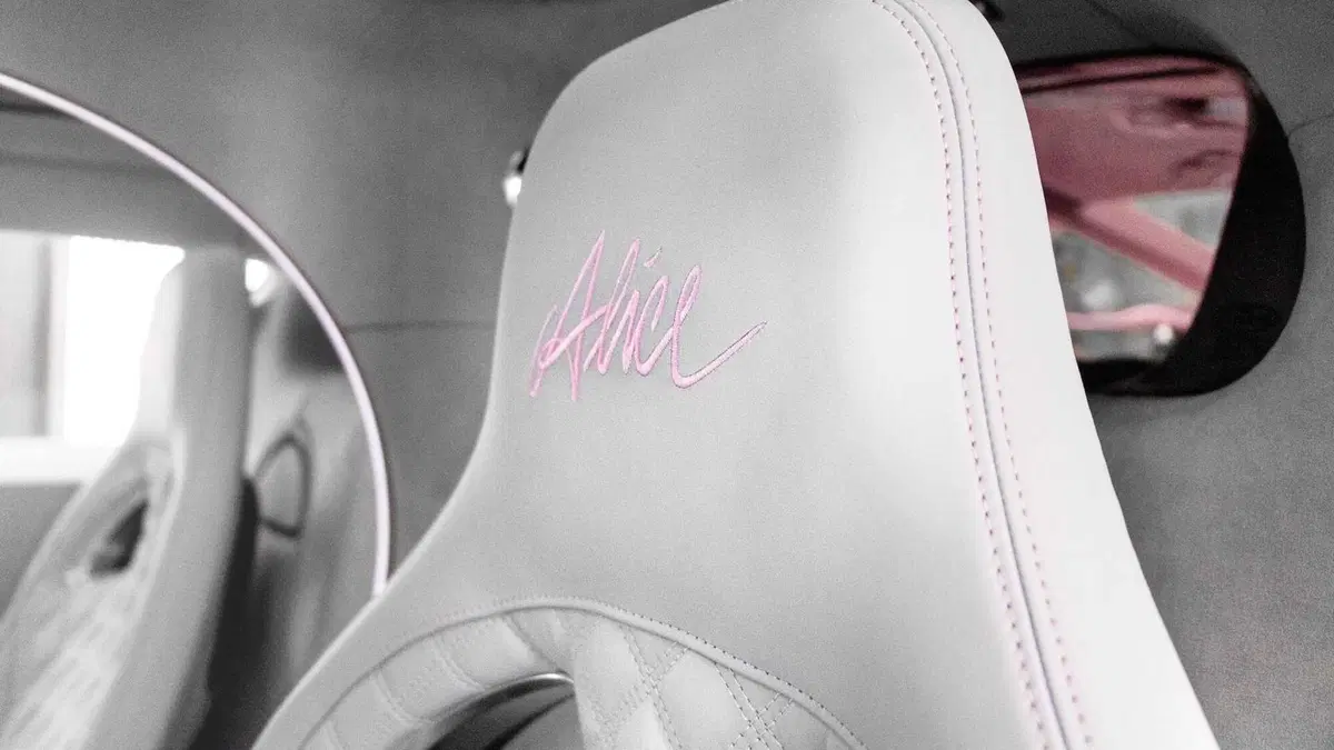 Bugatti Chiron Sport Alice, perfetta per San Valentino (7)