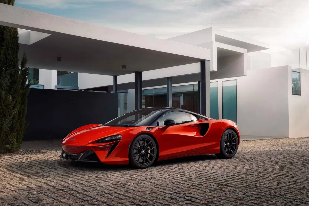 McLaren Artura, l'ibrida alla spina di Woking (3)