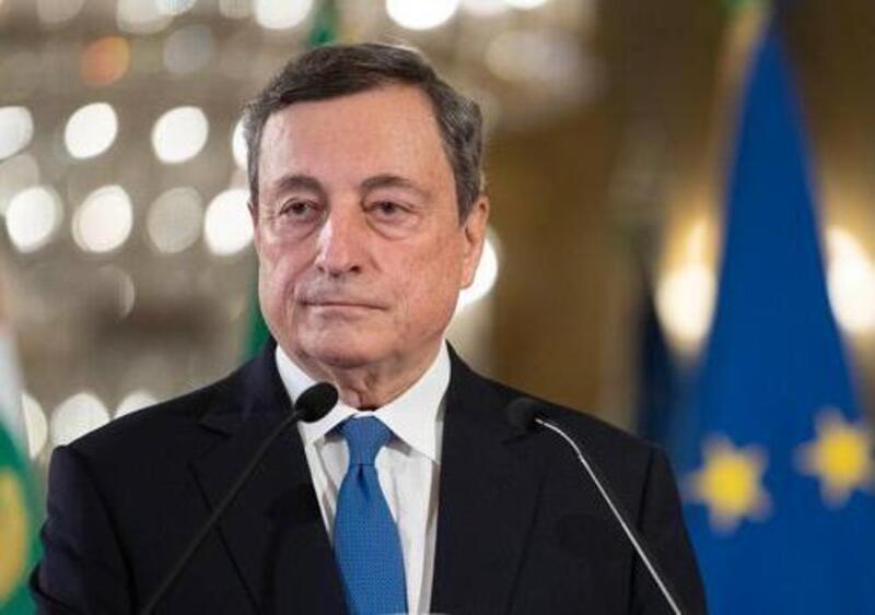 Draghi: &laquo;Spazio a mobilit&agrave; elettrica e fonti rinnovabili&raquo;