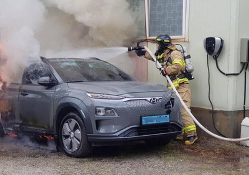 Hyundai a fuoco, in Corea del Sud richiamer&agrave; tutte le auto elettriche al costo di 2 miliardi 