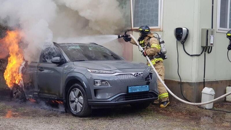 Hyundai a fuoco, in Corea del Sud richiamer&agrave; tutte le auto elettriche al costo di 2 miliardi 