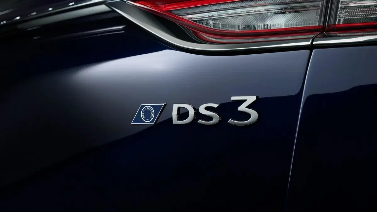 DS 3 Crossback, Ancor più ricercata: Inès de La Fressange [borsetta parigina inclusa] (6)