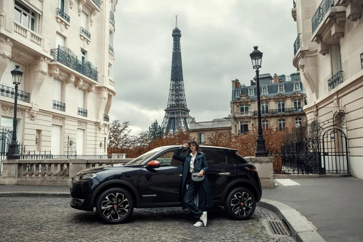 DS 3 Crossback, Ancor più ricercata: Inès de La Fressange [borsetta parigina inclusa] (10)