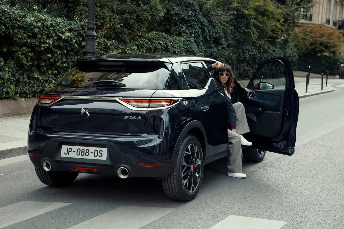 DS 3 Crossback, Ancor più ricercata: Inès de La Fressange [borsetta parigina inclusa] (25)