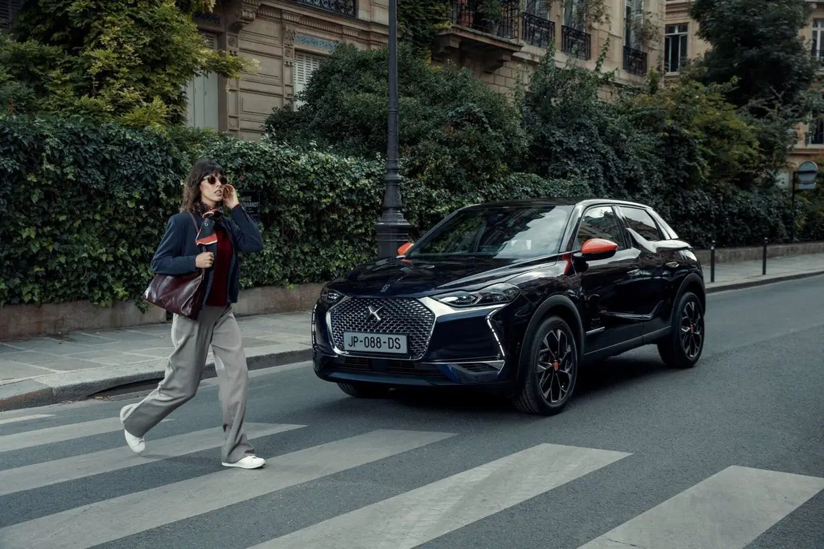DS 3 Crossback, Ancor più ricercata: Inès de La Fressange [borsetta parigina inclusa] (33)