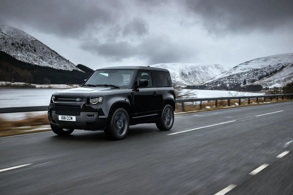 Nuova Land Rover Defender, con il V8 è la più potente di sempre (9)