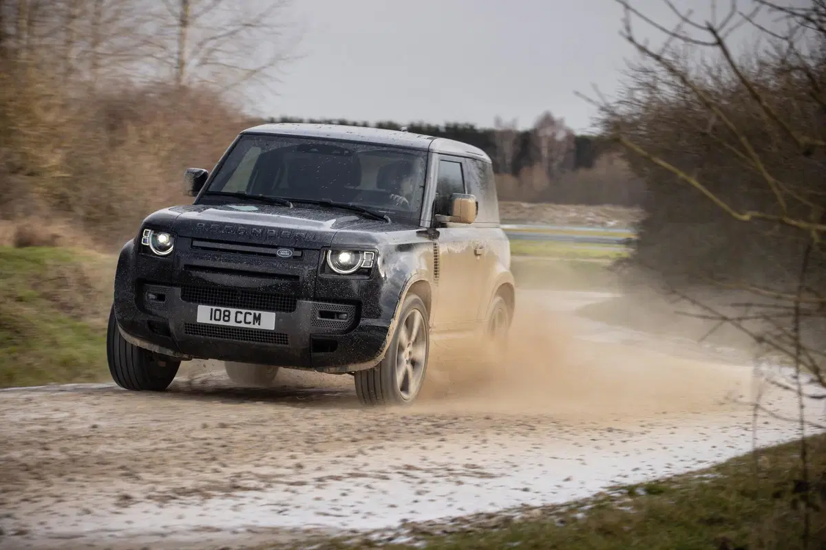 Nuova Land Rover Defender, con il V8 &egrave; la pi&ugrave; potente di sempre