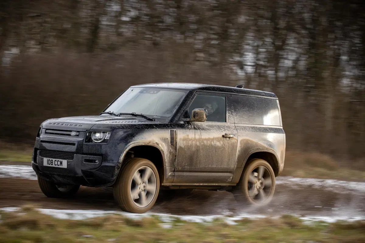 Nuova Land Rover Defender, con il V8 è la più potente di sempre (12)