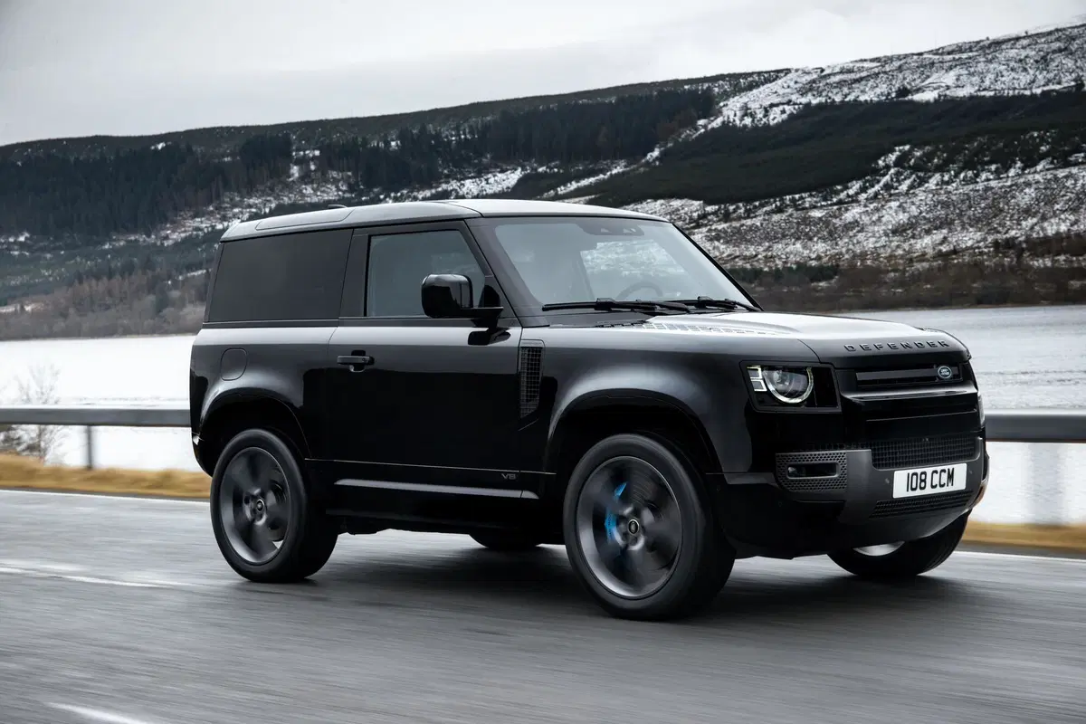 Nuova Land Rover Defender, con il V8 è la più potente di sempre (16)