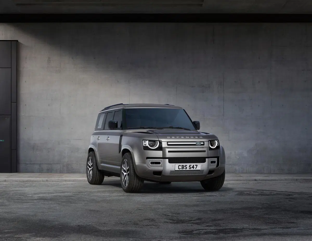 Nuova Land Rover Defender, con il V8 è la più potente di sempre (26)