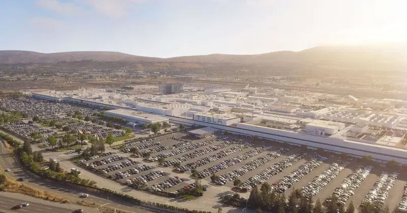 Basta Model 3: stoppata temporaneamente la produzione dell'auto elettrica di Musk [colpa dei fornitori]