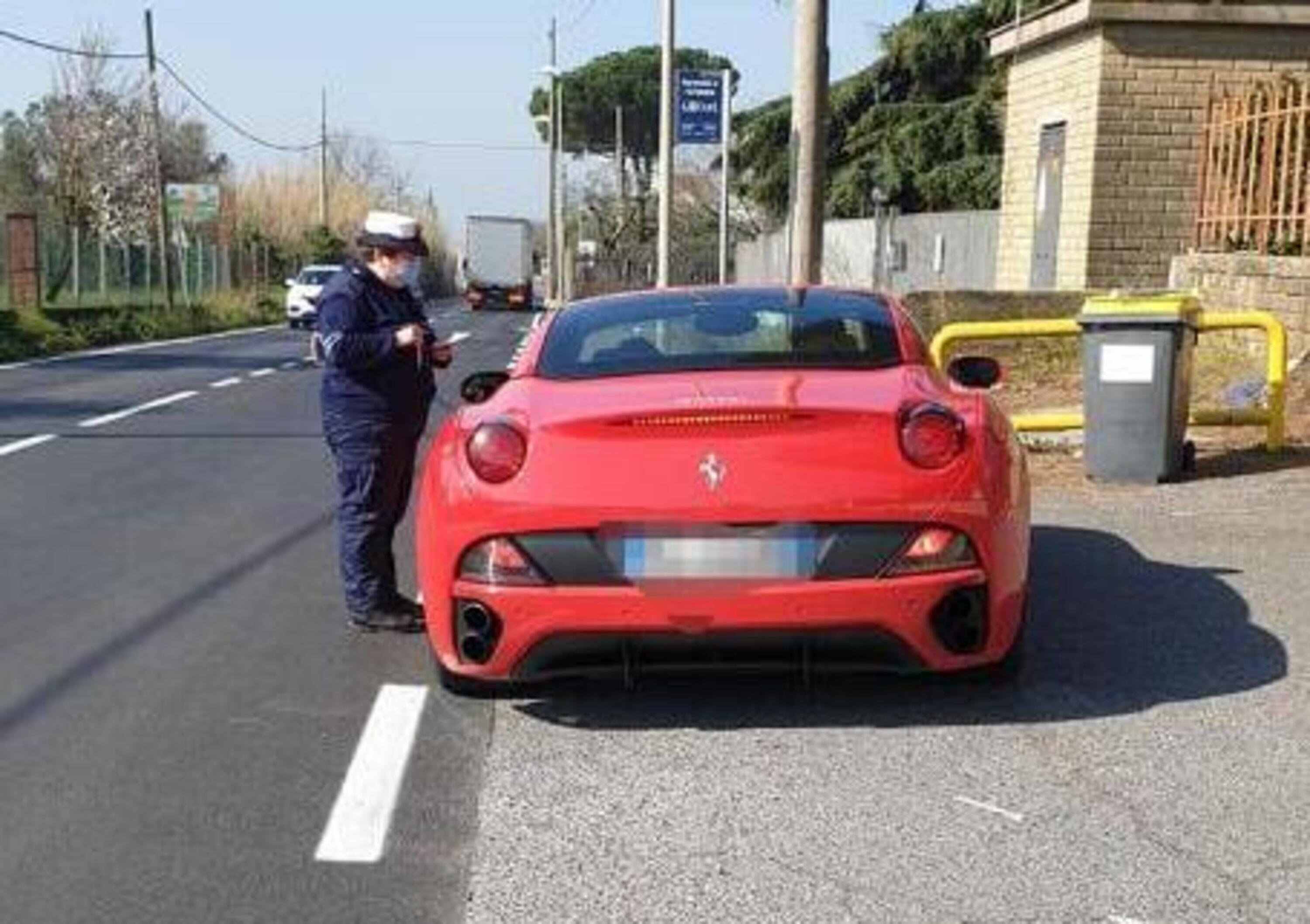 Con la Ferrari California, ma senza revisione: ferrarista multato ad Albano