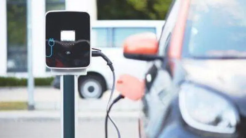 Huawei, dalla sfida a Apple a quella verso Tesla sull'auto elettrica
