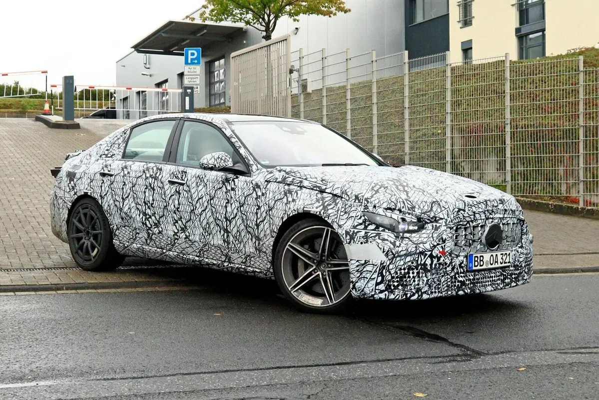 Mercedes C63 AMG | Addio V8, benvenuto ibrido 4 cilindri da 550CV con turbo elettrico (3)