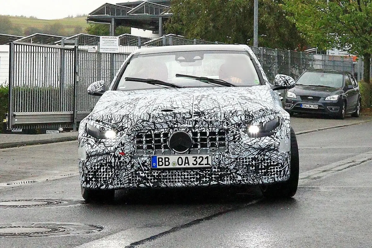 Mercedes C63 AMG | Addio V8, benvenuto ibrido 4 cilindri da 550CV con turbo elettrico (5)