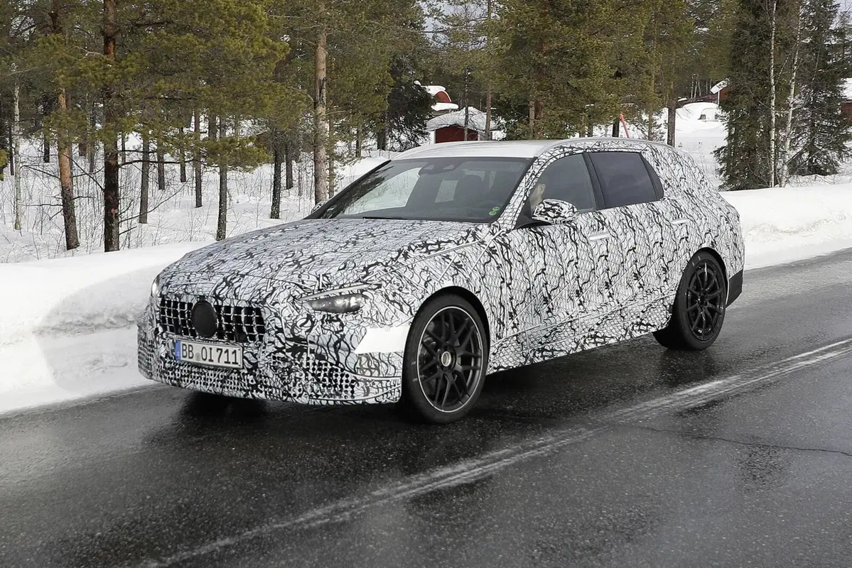 Mercedes C63 AMG | Addio V8, benvenuto ibrido 4 cilindri da 550CV con turbo elettrico (2)