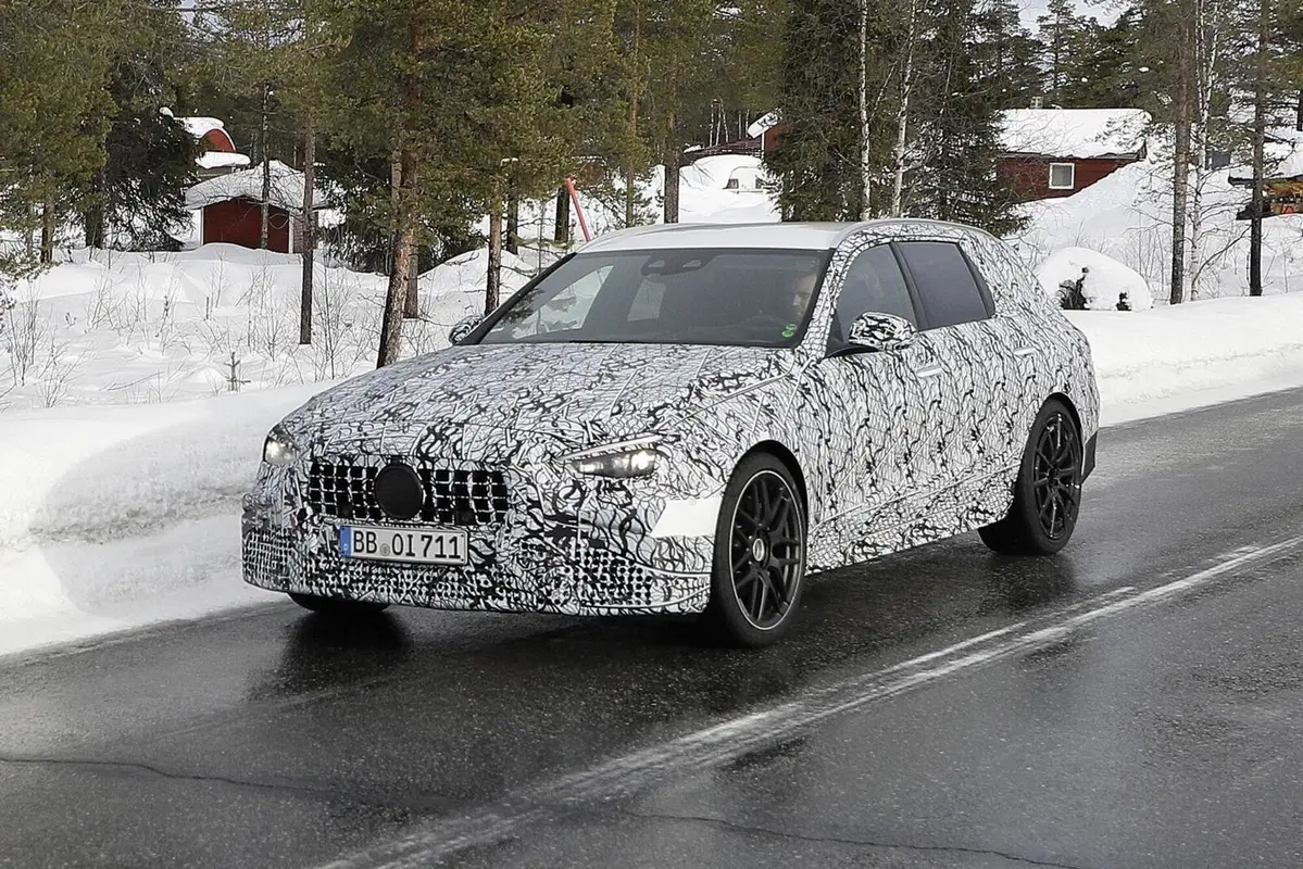 Mercedes C63 AMG | Addio V8, benvenuto ibrido 4 cilindri da 550CV con turbo elettrico (10)