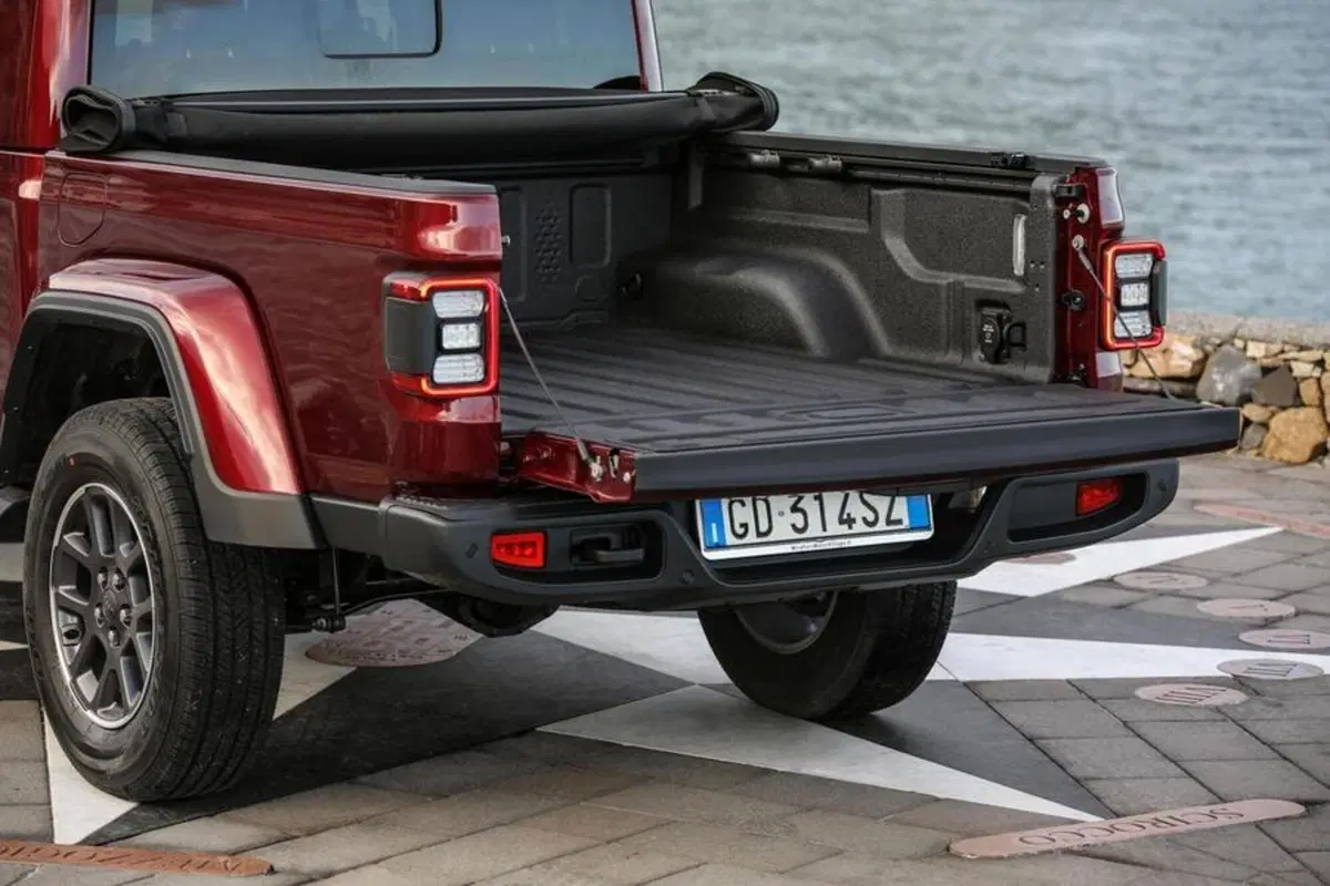 Jeep Gladiator arriva in Italia. Il prezzo? Da 67.944 euro (7)