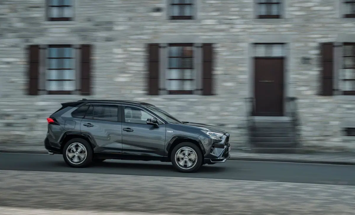Toyota Rav4 PHEV (306CV) E-CVT AWD-i Style+ (2)